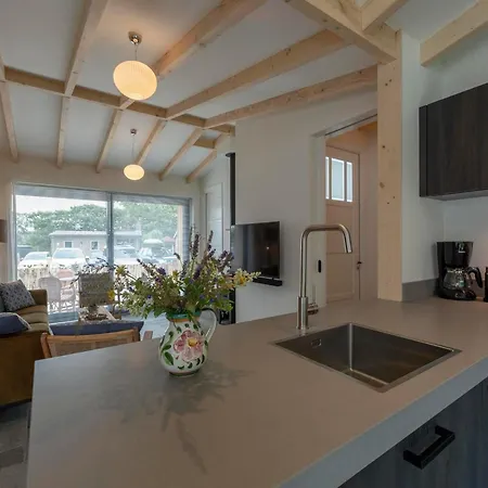 Attractive With Terrace Vakantiehuis