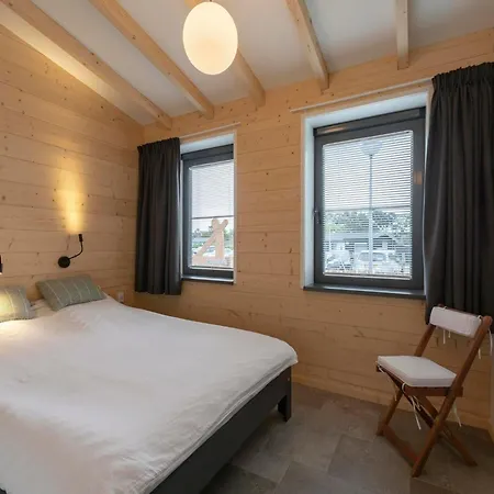 Vakantiehuis Attractive With Terrace *