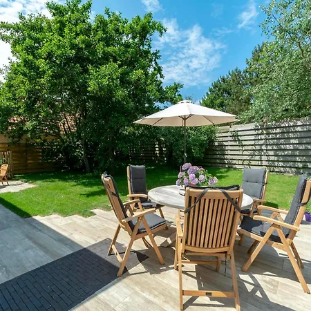 Vakantiehuis Attractive With Terrace *